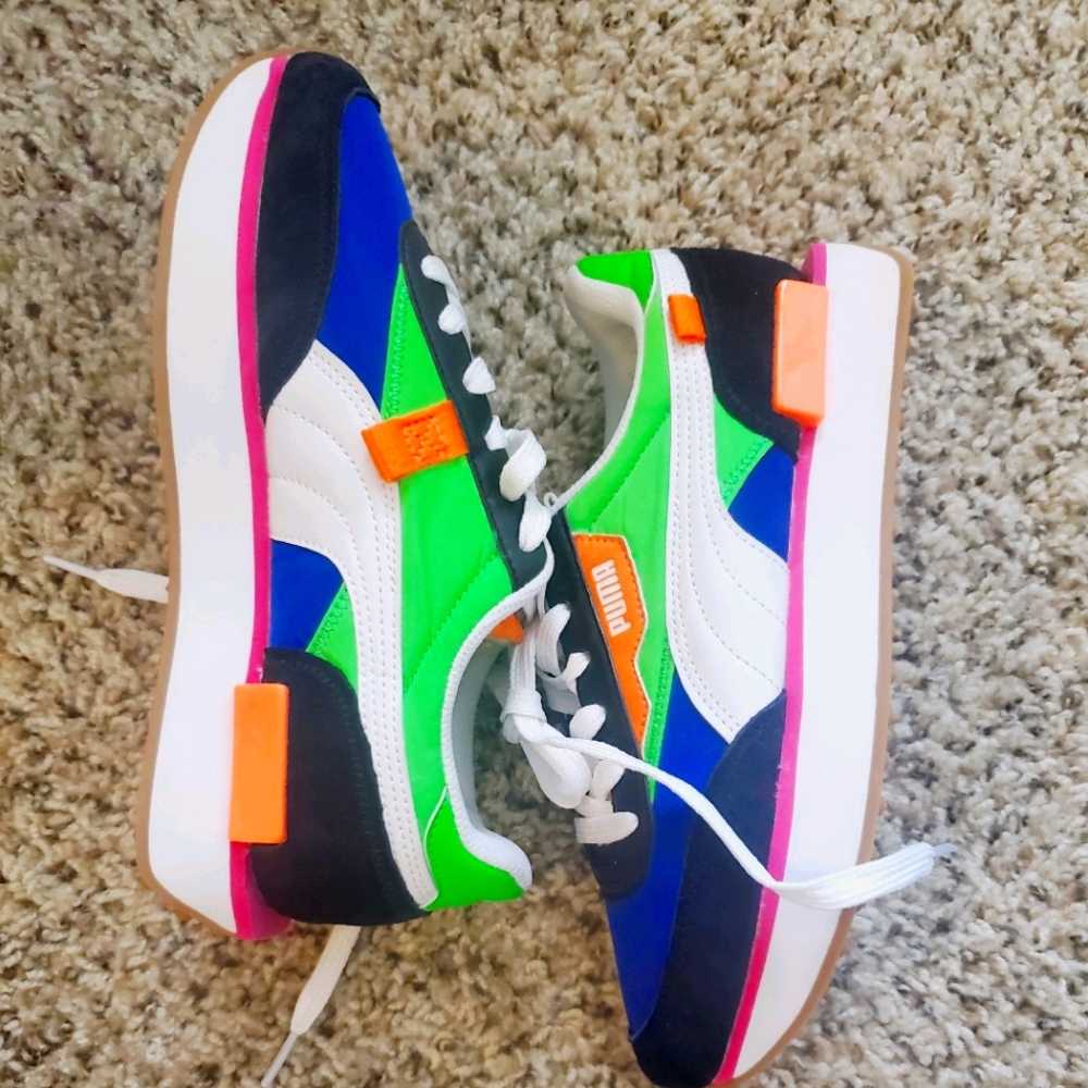 Muma sneaks